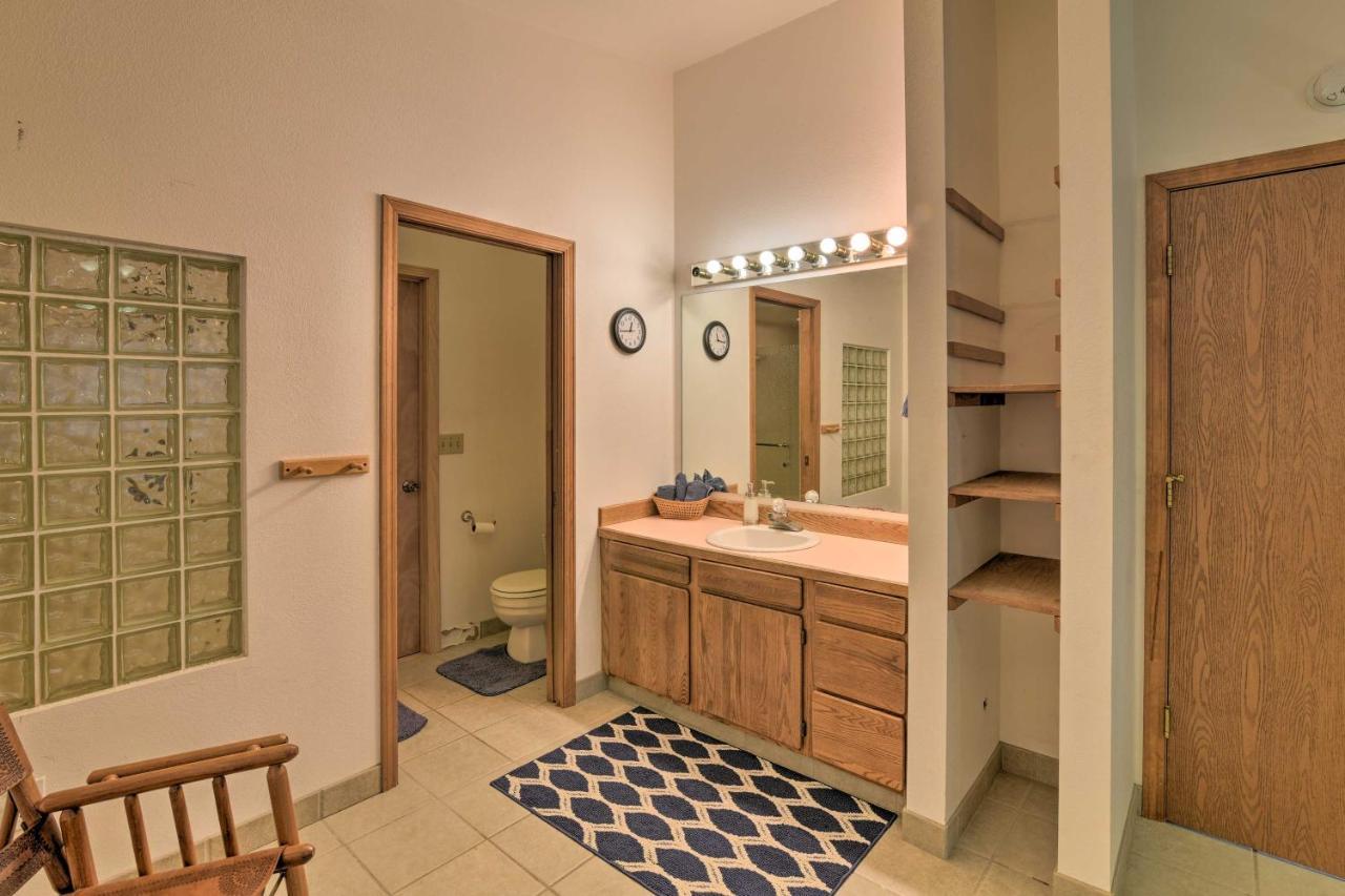 Spacious Family Home With Deck And Million-Dollar View Anchorage Bagian luar foto