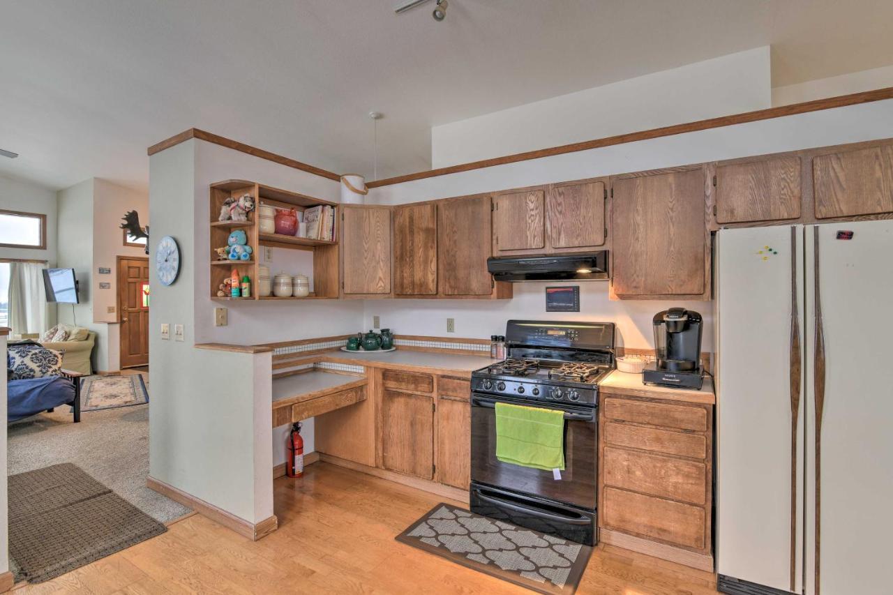 Spacious Family Home With Deck And Million-Dollar View Anchorage Bagian luar foto