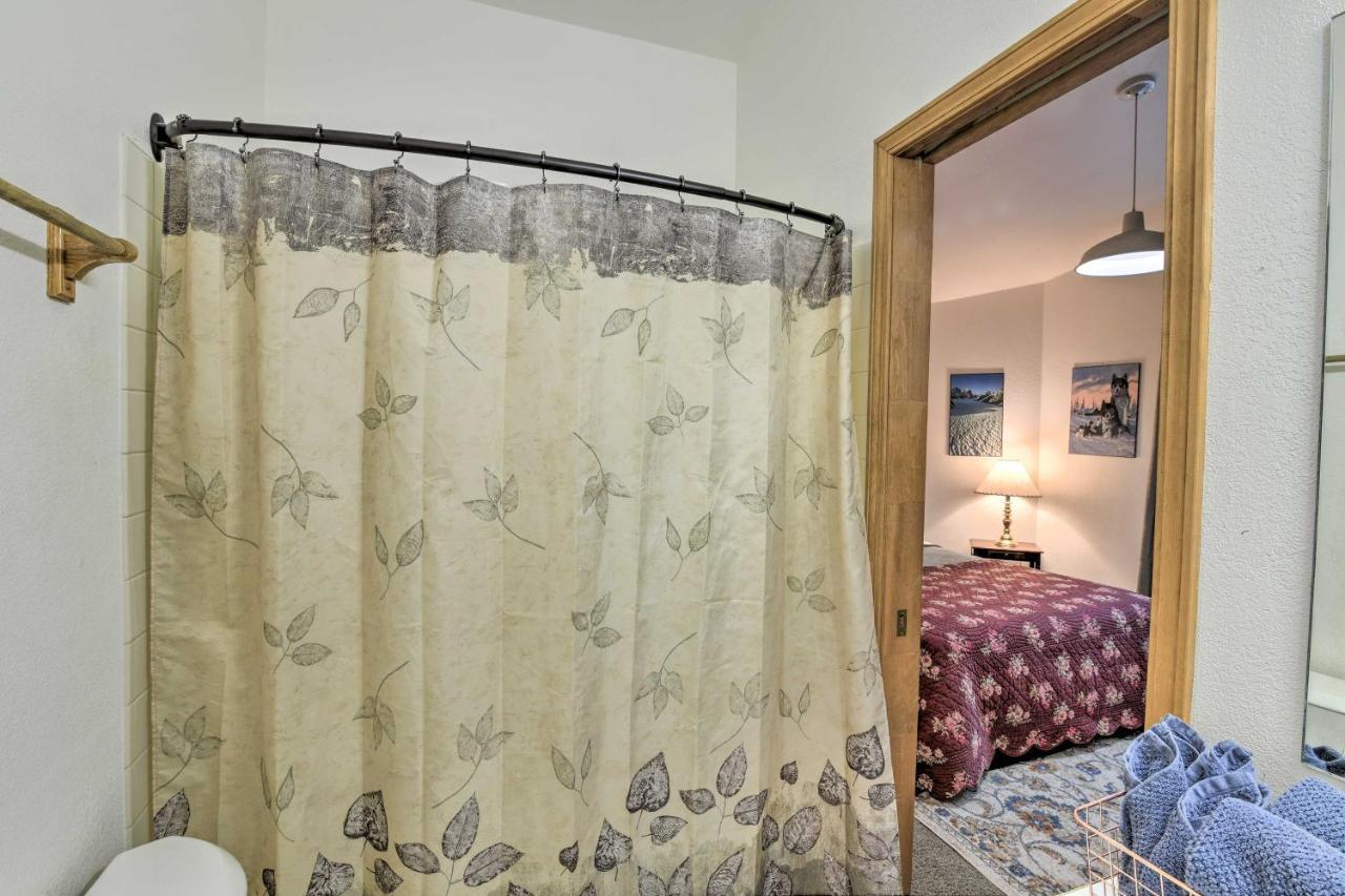 Spacious Family Home With Deck And Million-Dollar View Anchorage Bagian luar foto