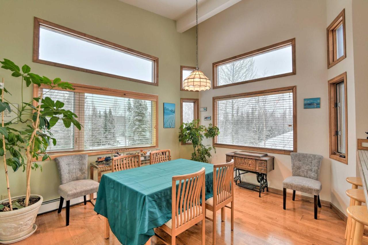 Spacious Family Home With Deck And Million-Dollar View Anchorage Bagian luar foto