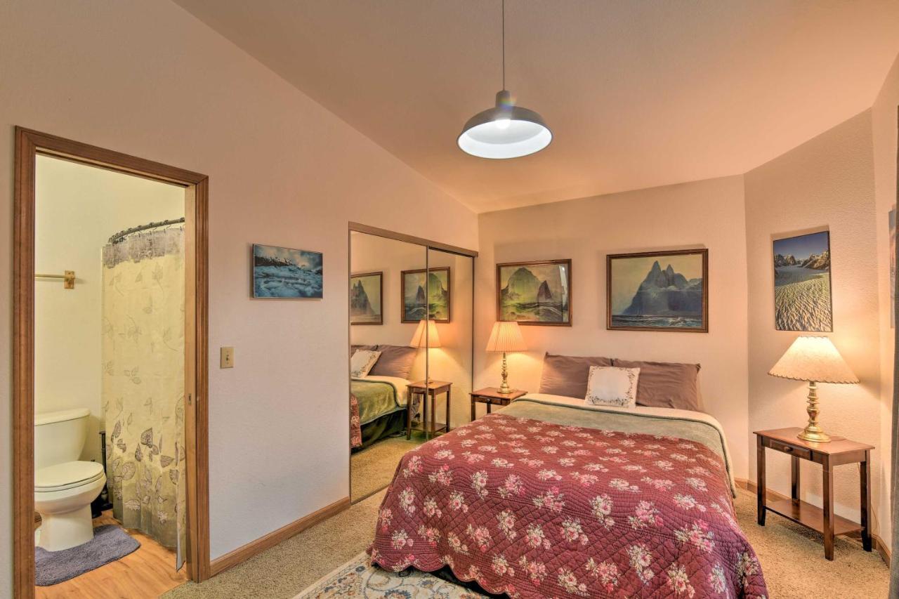 Spacious Family Home With Deck And Million-Dollar View Anchorage Bagian luar foto